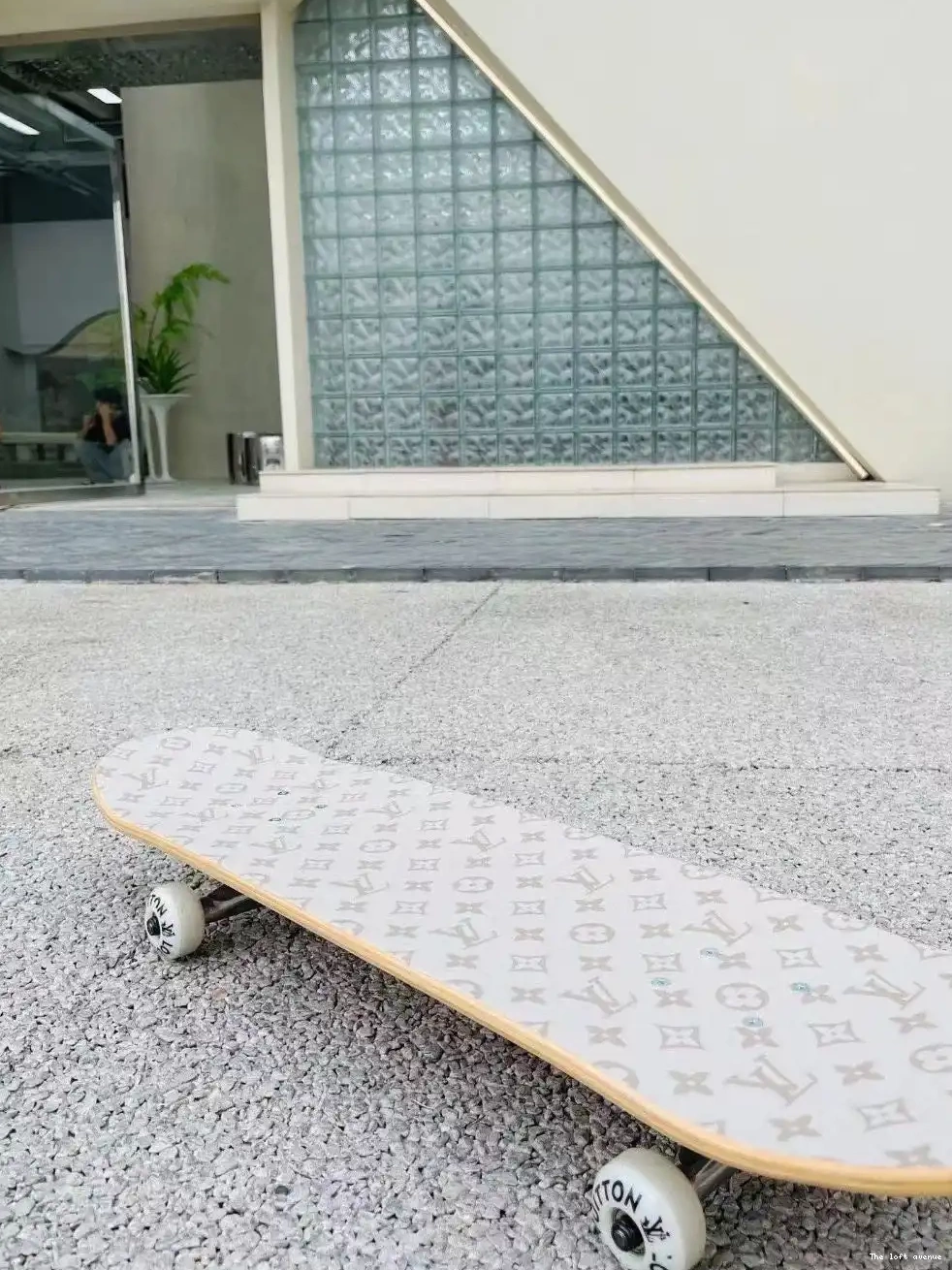 LV CUSTOM SKATEBOARD 0521